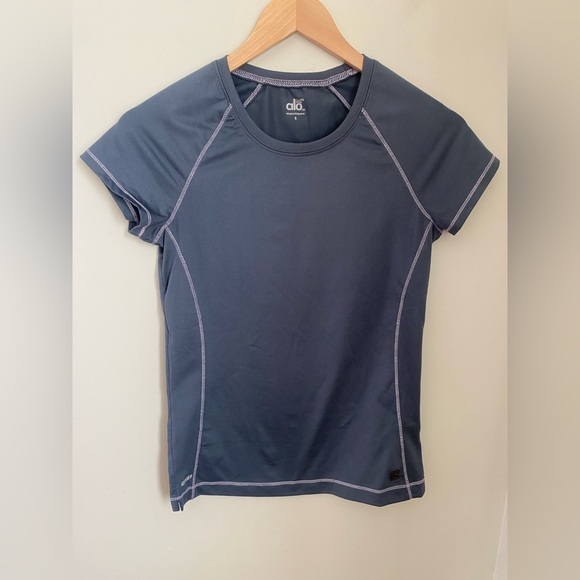 ALO Yoga Tops - Alo Yoga CoolFit Moisture Wicking Athletic Tee Size S High Intensity Training